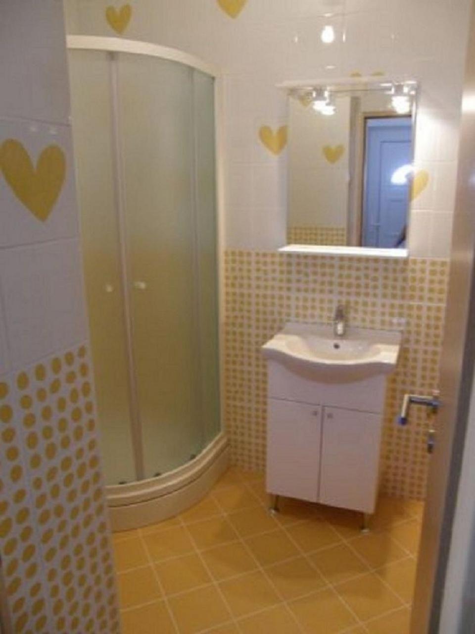 Apartments Ljubi Вінішчє Екстер'єр фото